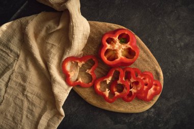 kırmızı tatlı biber dilimlenmiş halkalar