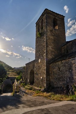 Ortaçağ köyündeki eski bir şapel.