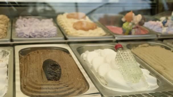 Panorama Trays Ice Cream Different Varieties Outdoor Cafe — Stockvideo