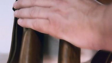 Klasik tüfeklerden oluşan yavaş çekim panoraması.