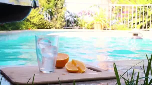 Pool Drink Poured Glass Next Slices Orange — ストック動画