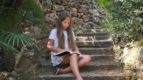 Girl Book Sitting Wooden Steps Garden — Wideo stockowe