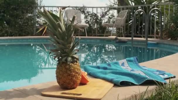 Ananas Grapefruit Tácu Okraji Bazénu — Stock video