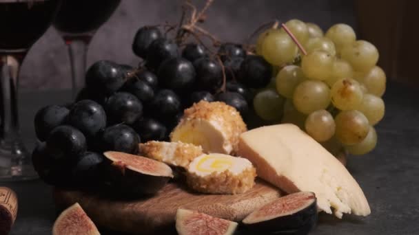 Verzögerte Stillleben Verkabelung Von Obst Und Käse — Stockvideo