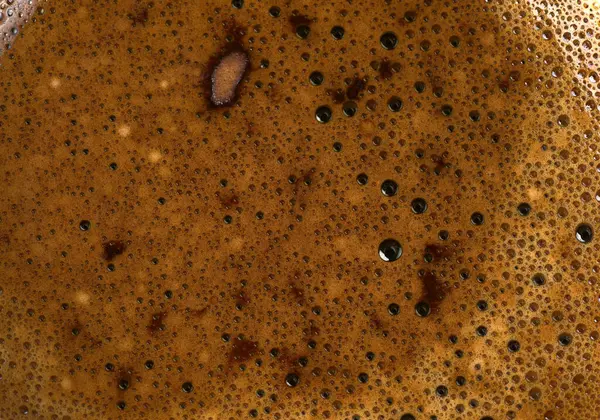 Texture de café noir avec bulles de gros plan — Photo