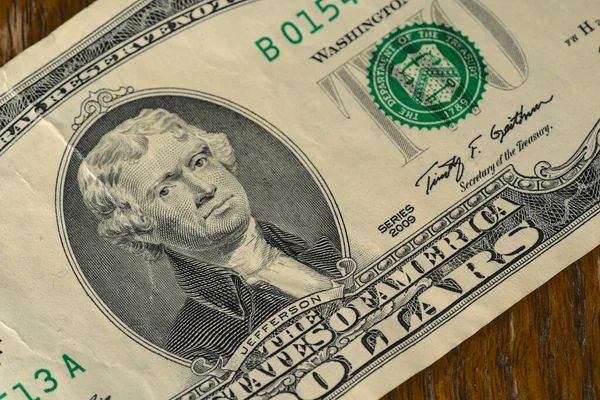 Egy kétdolláros bankjegy Jefferson portréjával. A jó szerencse fogalma az üzleti életben és az üzleti szférában — Stock Fotó