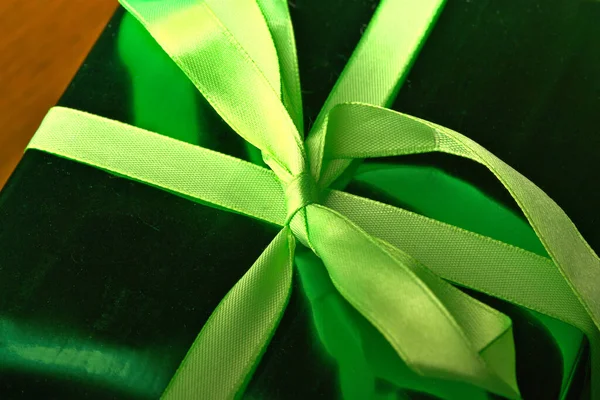 A gift box tied with a closeup ribbon — Stock Photo, Image