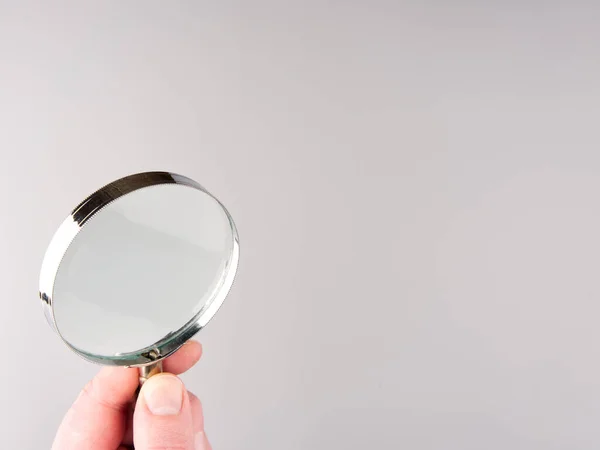 Magnifying glass on a gray background. Space for text — Stock Photo, Image
