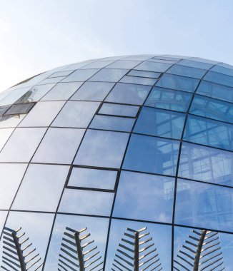 Dubai, BAE - 09.24.2021 Dekoratif tesisler The Palm View meydanında.