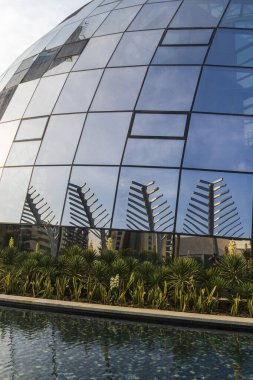 Dubai, BAE - 09.24.2021 Dekoratif tesisler The Palm View meydanında.