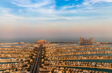 Dubai, BAE - 09.24.2021 Man made island, Palm Jumeirah, Atlantis ve Royal Atlantis otelleri.