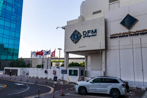 Dubai, BAE - 10.04.2021 Dubai Finansal Piyasa Binası Girişi