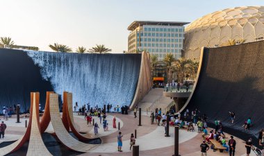 Dubai, BAE - EXPO 2020 taşınabilirlik bölgesinde 10.20.2021 Su özelliği
