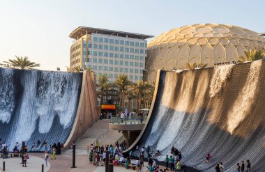 Dubai, BAE - EXPO 2020 taşınabilirlik bölgesinde 10.20.2021 Su özelliği