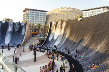 Dubai, BAE - EXPO 2020 taşınabilirlik bölgesinde 10.20.2021 Su özelliği