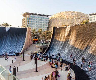 Dubai, BAE - EXPO 2020 taşınabilirlik bölgesinde 10.20.2021 Su özelliği