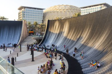 Dubai, BAE - EXPO 2020 taşınabilirlik bölgesinde 10.20.2021 Su özelliği