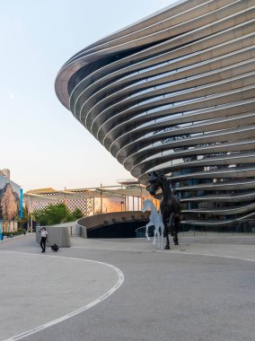 Dubai, BAE - EXPO 2020 'deki hareketlilik köşkünde 10.16.2021 Ziyaretçi