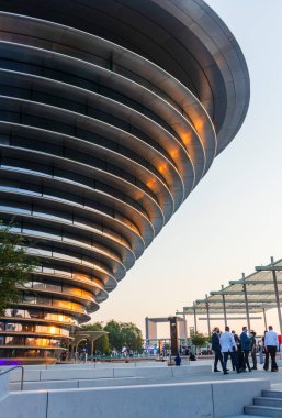 Dubai, BAE - EXPO 2020 'deki hareketlilik köşkünde 10.16.2021 Ziyaretçi