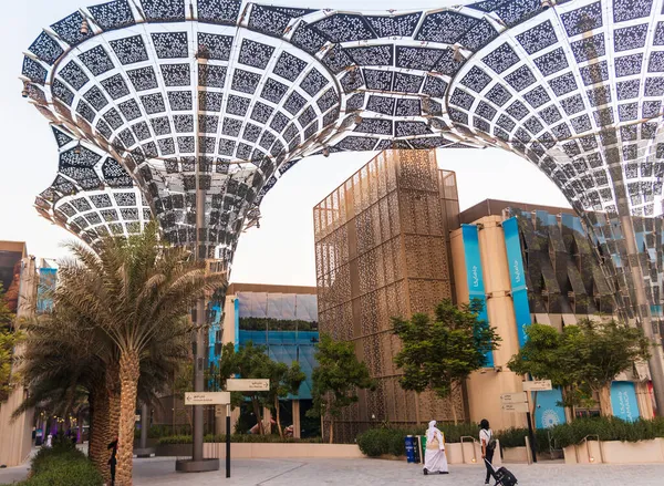 Dubai, BAE - EXPO 2020 taşınabilirlik bölgesinde 10.16.2021 Ziyaretçi