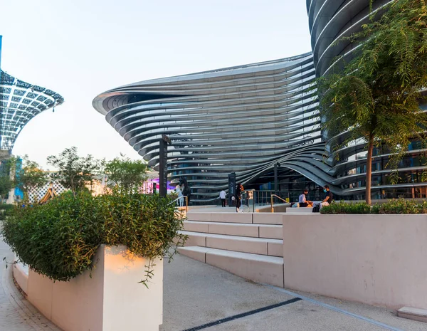 Дубай Оаэ 2021 Посетители Павильона Мобильности Экспо 2020 — стоковое фото