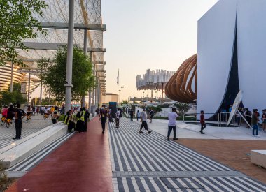 Dubai, BAE - EXPO 2020 taşınabilirlik bölgesinde 10.16.2021 Ziyaretçi.