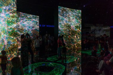 Dubai, BAE - EXPO 2020 'deki Rusya pavyonunda 10.16.2021 Ziyaretçi.