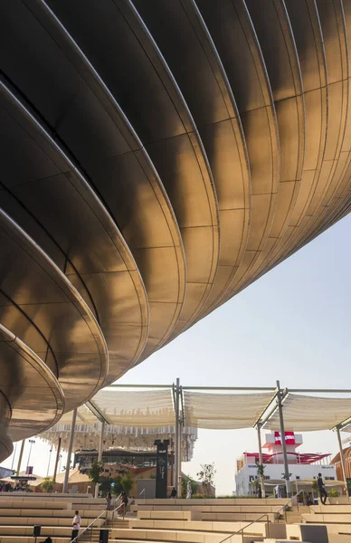 Дубай Оаэ 2021 Посетители Павильона Мобильности Экспо 2020 — стоковое фото