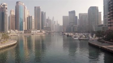 Dubai, BAE - 10.26.2021 Dubai Marina manzarası sabahın erken saatlerinde. Açık hava.