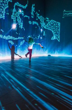 Dubai, BAE - 11.18.2021 ExPO 2020 Opportunity bölgesi. Bir Endonezya pavyonunun içinde