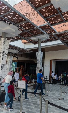 Dubai, BAE - 11.18.2021 ExPO 2020 Opportunity bölgesi. Endonezya pavyonu girişi