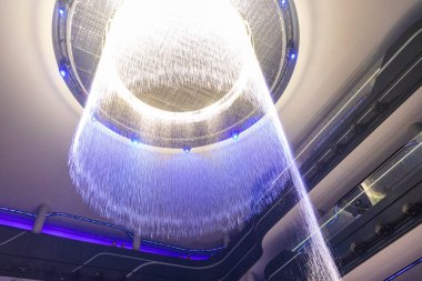 Dijital şelale kurulumunun görüntüleri