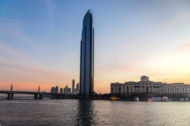 Dubai, BAE - 12.20.2021 Dubai D1 kulesi İş Sahası geçişi