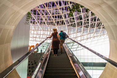 Dubai, BAE - 01.15.2022 EXPO 2020 'nin sürdürülebilirlik bölgesinde bir Almanya pavyonu içinde.