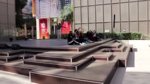 Dubai Uae 2021 Street Performers Dancing Stage Expo 2020 Event — Stock Video