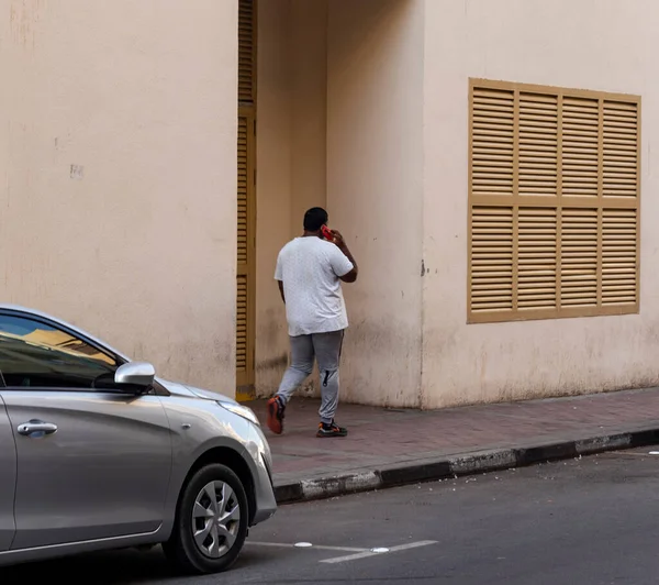 Man Walking Street While Talking Phone — Stock Photo, Image
