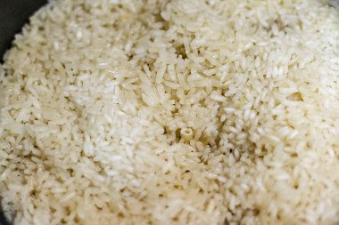 Pişmiş beyaz pirinç yakın çekim