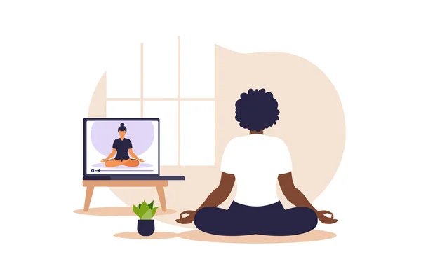 瑜伽在线概念与非洲女人在家里做瑜伽练习的在线指导员 健康和健康的生活方式在家里 做瑜伽练习的女人 矢量说明 — 图库矢量图片