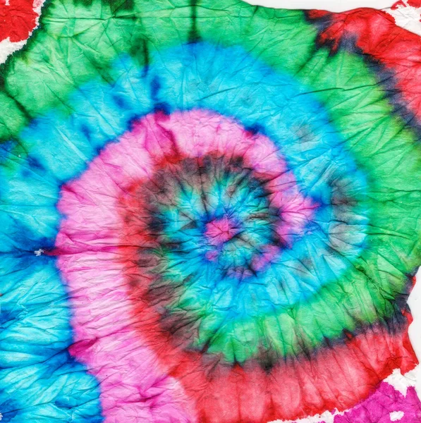 Sarı Psikedelik Kaleydoskop. Boyalı Girdap Tasarımı. Giysiler, Ikat Giyim Arkaplanı. 1960 'ların Psikedelik Kaleydoskobu. El yapımı Havalı Sanat. Kırmızı Yıkanmış Renk Eski.