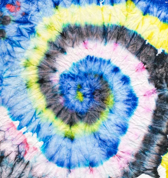 Mavi Psikedelik Kaleydoskop. Hippi sanatını bağla. Çember Havalı Soyut Sanat. 1970 'lerin Psikedelik Kaleydoskop' u. El yapımı Batik Sanatı. Pembe Deniz Çemberi Eğlencesi.