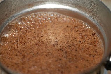 Makro, sıcak kahve fincanını kapat.