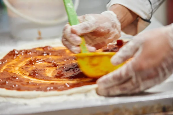 Sauce Being Poured Pizza Dough — Stockfoto