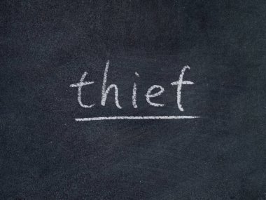 Tahta arka planda hırsız konsepti kelimesi