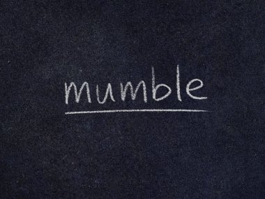 karatahta arka planında mırıldanma konsepti