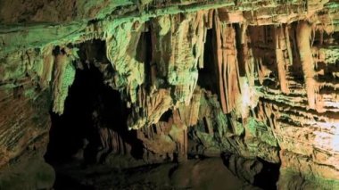 Bosna-Hersek 'teki Vjetrenica mağarası.