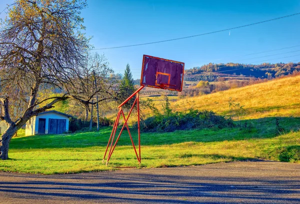 Vecchia Costruzione Basket Lato Campagna — Foto Stock