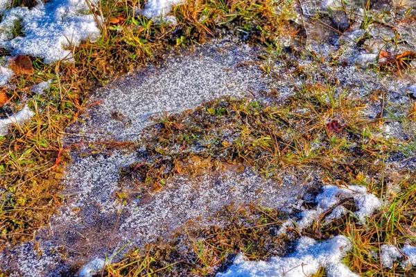 Bevroren Land Bedekt Met Sneeuw Tijdens Koude Winterdag — Stockfoto