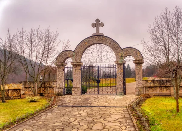 进入波斯尼亚和黑塞哥维那东正教修道院的大门 — 图库照片