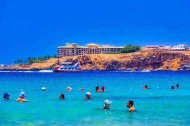 Sharm el Sheikh, Mısır, 26 Temmuz 2021: Sharm el Sheikh, Mısır 'da günlük etkinlikler sırasında turistler.