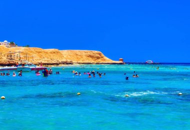 Sharm el Sheikh, Mısır, 26 Temmuz 2021: Sharm el Sheikh, Mısır 'da günlük etkinlikler sırasında turistler.